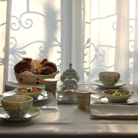 Couette-café Maison Conti 2*